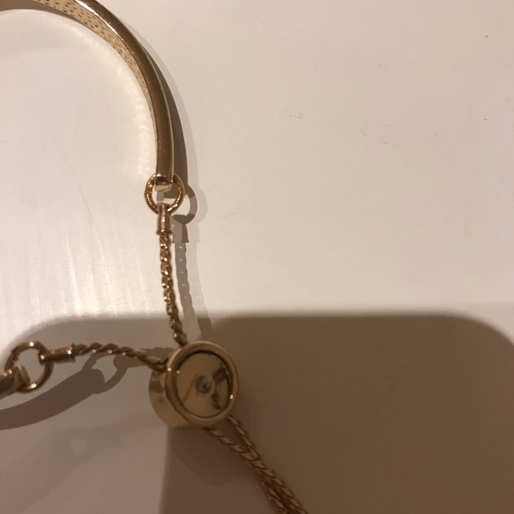 Guess bracelet nwot​​​​ - Picture 5 of 5